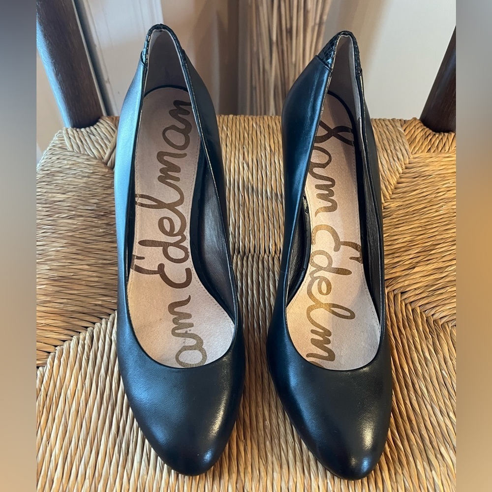 Sam Edelman | Black Round Toe Pumps Size 9.5 Like New Condition python detail